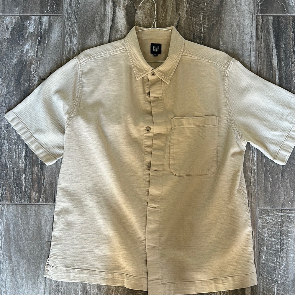 GAP Men’s Beige Short Sleeve Shirt
